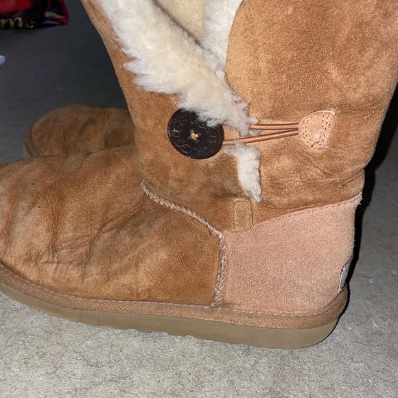 Bailey Button Uggs - Picture 4 of 6
